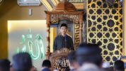 Ketua Yayasan Arifah, lham Fauzi Amir Uskara, diminta warga untuk menyampaikan khotbah Jumat, di Masjid Al-Muttaqin, Jalan Tarakan